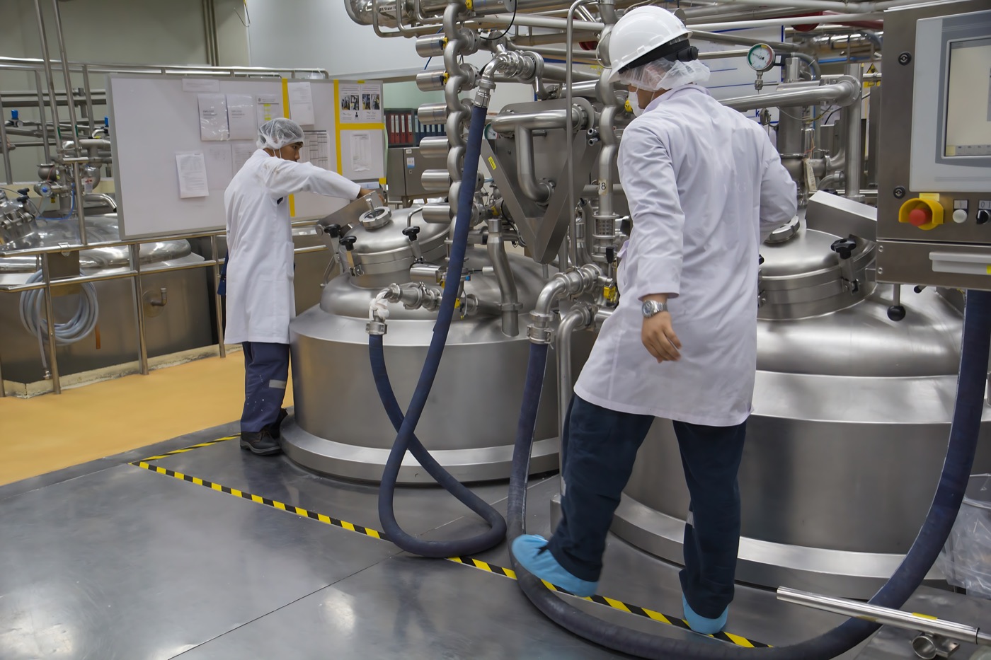 Operators at the mixing tanks